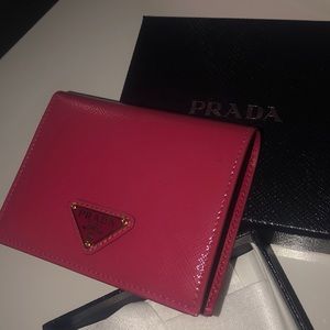Prada Saffiano Wallet 💖 Pink